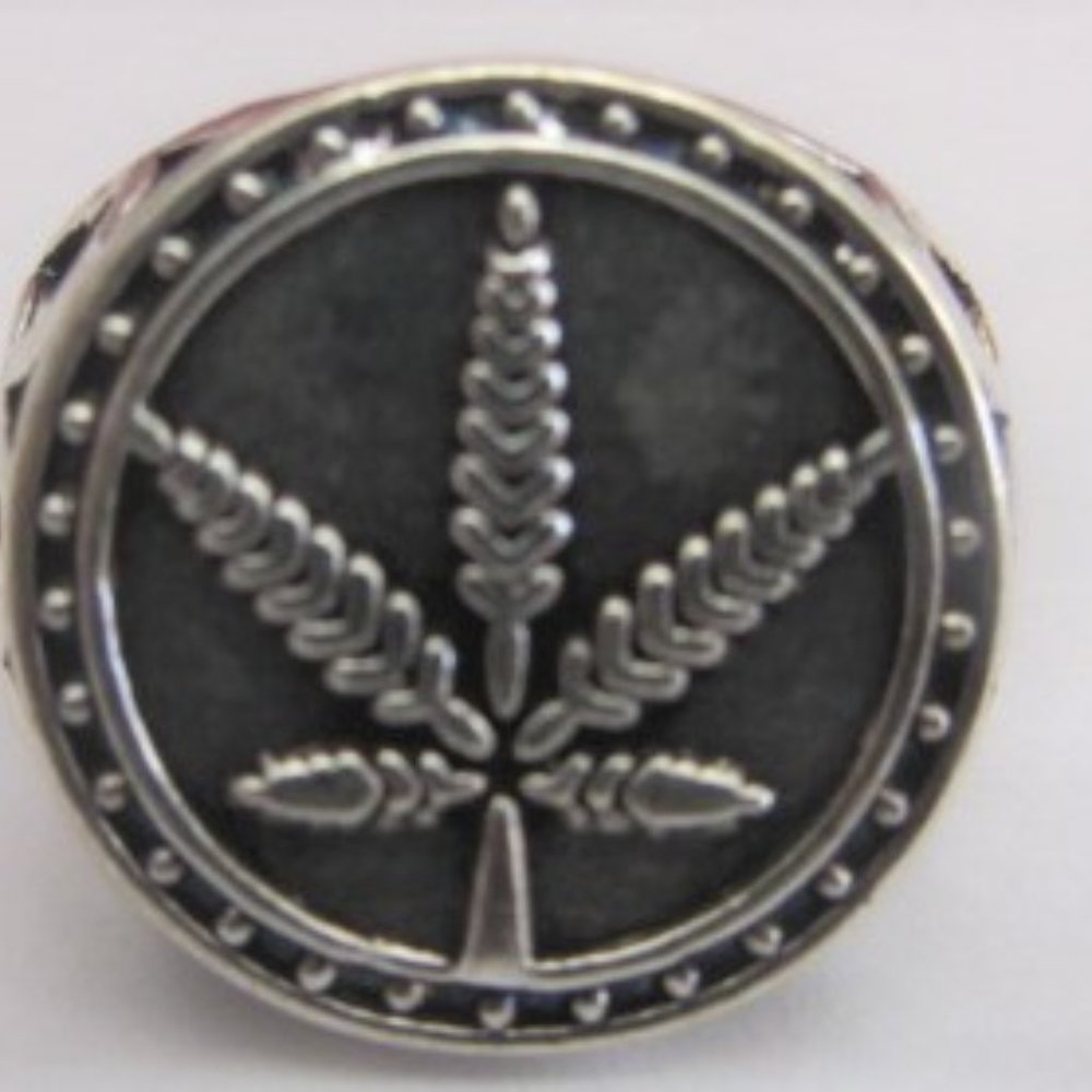 Size 10 Leaf Ring In Silver Metal